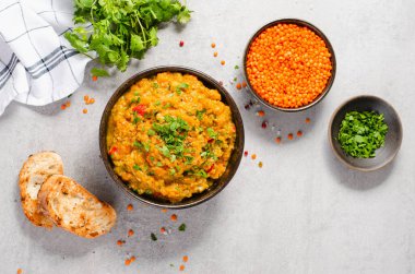 Kırmızı Mercimek Hint Körisi Dal, Mercimek Dhal, Parlak Arkaplanda Lezzetli Yemek