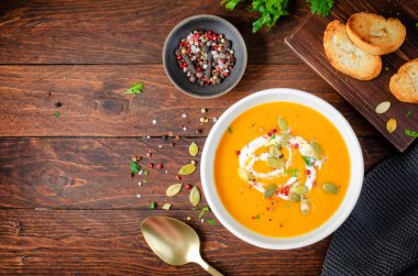 Balkabağı Çorbası, Lezzetli Ev Yapımı Balkabağı, Tatlı Patates ya da Kasedeki Havuç Çorbası