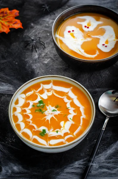 Pumpkin Soup Halloween Cream Soup Dark Cobweb Decorated Background — Stock Photo, Image