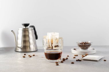 Bardaktaki Drip Kahve Torbası, Kahve Hazırlama Süreci, Kağıt Tipi Filtresi kullanarak Kahve Hazırlamanın Hızlı Yolu