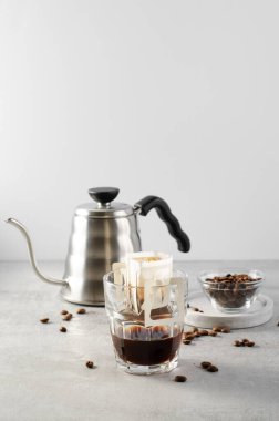 Bardaktaki Drip Kahve Torbası, Kahve Hazırlama Süreci, Kağıt Tipi Filtresi kullanarak Kahve Hazırlamanın Hızlı Yolu