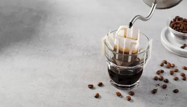 Капельный Кофе Мешок Чашке Процесс Пивоварения Кофе Быстрый Способ Варить — стоковое фото