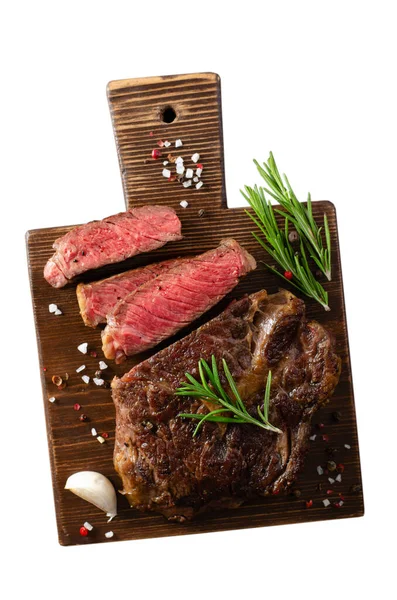Gekookte Biefstuk Rundvlees Biologisch Vlees Witte Achtergrond Geïsoleerd Stockfoto
