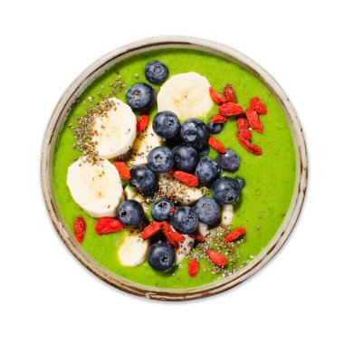 Muz, yabanmersini, Goji ve Chia Tohum Toppings ile İzole Beyaz Arkaplanda Sağlıklı Yeşil Meyve Smoothie