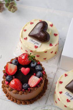 Sevgililer Günü için Kekler, Parlak Arkaplanda Romantik Bento Kekleri