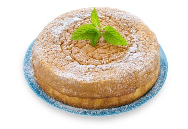 Dondurulmuş şeker ve nane şekeriyle süslenmiş Japon peynirli keki.