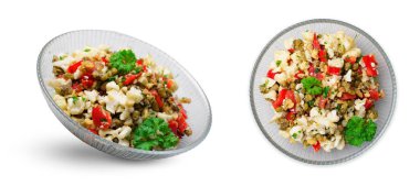 Karnabahar Mung Bean ve Bell Biber Salatası, Vejetaryen Yemekler, İzole Beyaz Arkaplanda Lezzetli Aperatif
