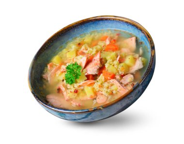 Somon, Millet ve Sebzeli Balık Çorbası, Beyaz İzole Arkaplan Üzerine Lezzetli Yemek