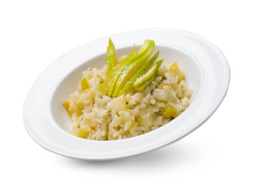 Tabakta Armut ve Parmesan Risotto, İtalyan Mutfağı, Beyaz Arkaplanda Lezzetli Yemek İzole Arkaplanda