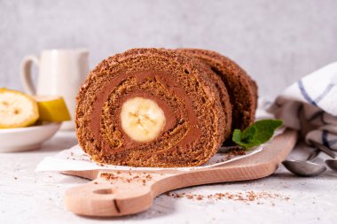 Muzlu, çikolatalı, rulo pastalı, çikolatalı ve muzlu.