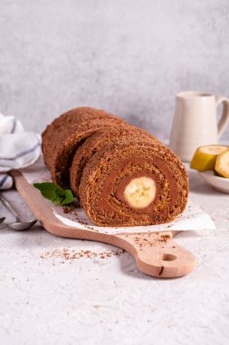 Muzlu, çikolatalı, rulo pastalı, çikolatalı ve muzlu.