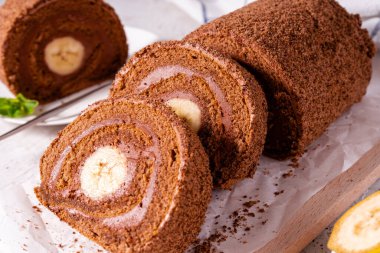 Muzlu, çikolatalı, rulo pastalı, çikolatalı ve muzlu.