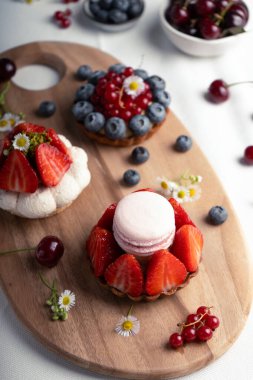 Berry Tatlılar, Sezonluk Fransız Pastası Parlak Arkaplan Üzerinde