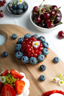 Berry Tatlılar, Sezonluk Fransız Pastası Parlak Arkaplan Üzerinde