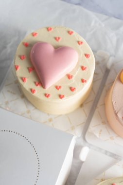 Pasta çeşitleri, Parlak Arkaplanda Farklı Bento Kekleri