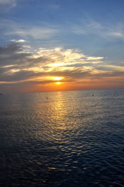 Kızıl Deniz 'de turuncu gün batımı, Mısır