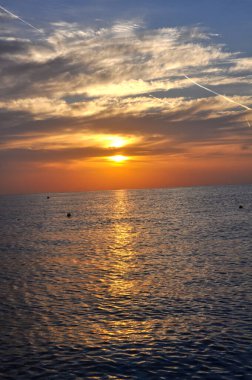 Kızıl Deniz 'de turuncu gün batımı, Mısır