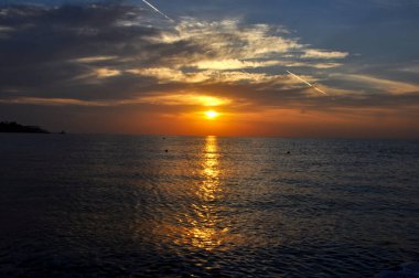 Kızıl Deniz 'de turuncu gün batımı, Mısır