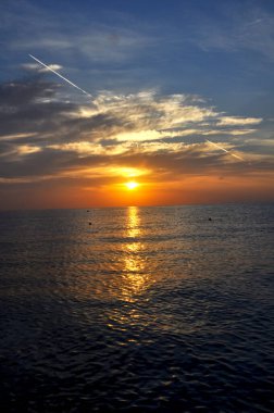 Kızıl Deniz 'de turuncu gün batımı, Mısır