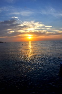 Kızıl Deniz 'de turuncu gün batımı, Mısır