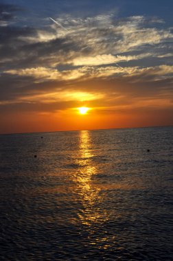 Kızıl Deniz 'de turuncu gün batımı, Mısır