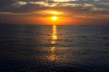 Kızıl Deniz 'de turuncu gün batımı, Mısır