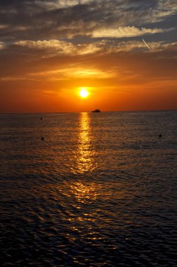 Kızıl Deniz 'de turuncu gün batımı, Mısır