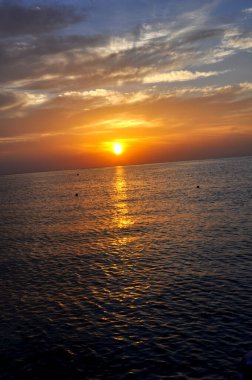 Kızıl Deniz 'de turuncu gün batımı, Mısır