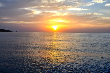 Kızıl Deniz 'de turuncu gün batımı, Mısır