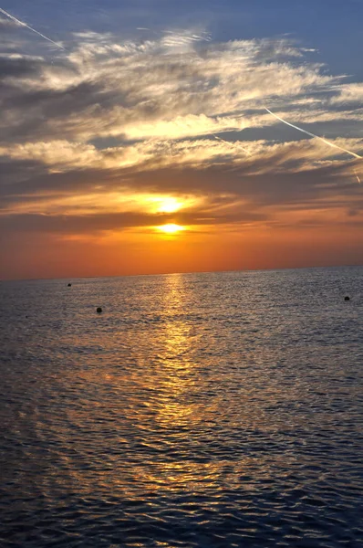 Kızıl Deniz 'de turuncu gün batımı, Mısır