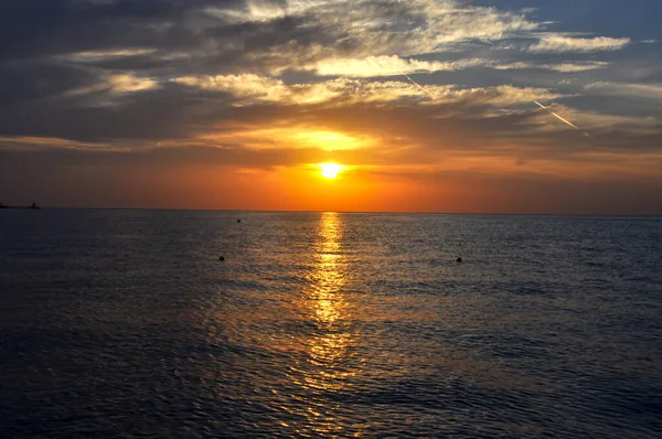 Kızıl Deniz 'de turuncu gün batımı, Mısır