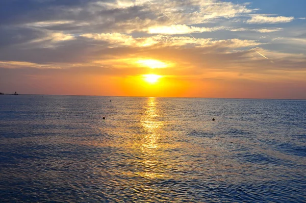 Kızıl Deniz 'de turuncu gün batımı, Mısır