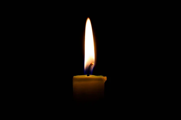在黑暗中点燃蜡烛 乌克兰哈尔科夫 — 图库照片#