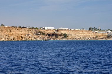 Senai Yarımadası yakınlarındaki Kızıl Deniz 'de tekne gezisi. Şeyh Sharm. Mısır