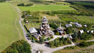 All Saints 'in Skete' si - Kutsal Dormition Svyatogorsk Lavra kuş bakışı. Drone fotoğrafı. Svyatogorsk, Ukrayna