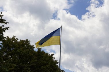 Avrupa 'nın en uzun bayrak direği Ukrayna' nın Kharkiv kentindedir. Ukrayna bayrağı