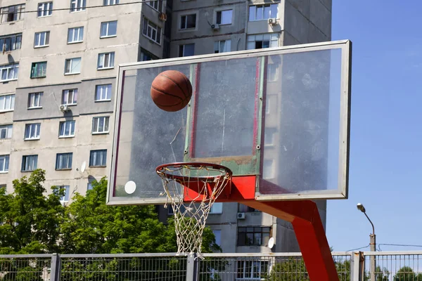 Basketbal Letu Košíku Ulici Sportovní Hřiště — Stock fotografie