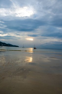 Tayland 'da okyanus sahilinde güzel bir gün batımı
