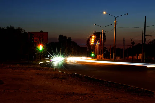 傍晚时分 沿着哈尔科夫公路驶过的小径 — 图库照片