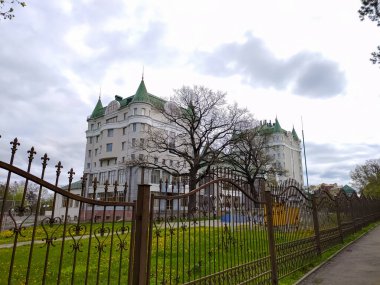 Poltava 'nın merkezindeki eski bina.