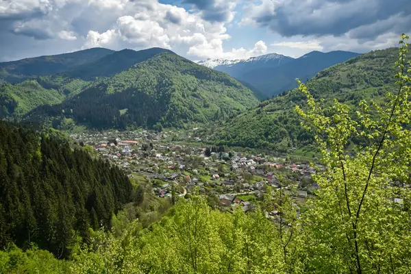 Karpat Dağları 'ndaki küçük Ukrayna köyü