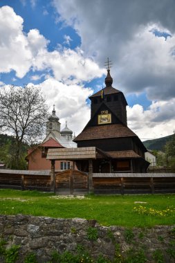 Batı Ukrayna 'da bir köydeki ahşap kilise.