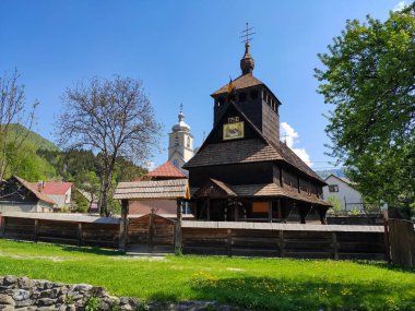 Batı Ukrayna 'da bir köydeki ahşap kilise.