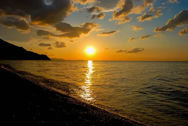 Karadeniz Kırım'üzerinde gündoğumu