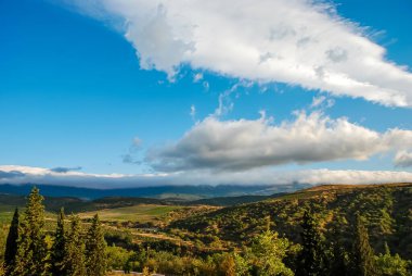 Güzel Kırım dağları bir yaz günü.