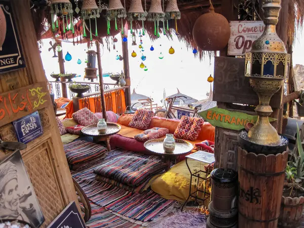 Mısır 'da Kızıl Deniz kıyılarındaki atmosferik kafe