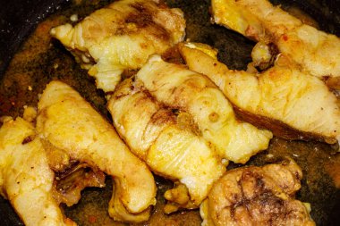 Taze pişmiş nehir balığı. Kızarmış turna balığı..