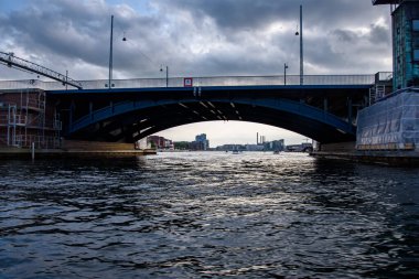 Kopenhag, Danimarka 'da nehir üzerindeki köprü.