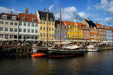 Nyhavn Limanı 'ndaki kanal. Kopenhag, Danimarka