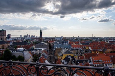 Kopenhag 'ın güzel manzarası. Danimarka 'nın başkentinde tarihi binalar